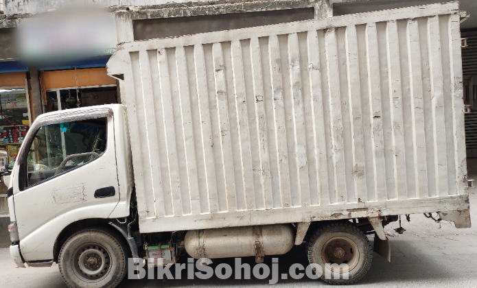 Toyota Dyna Covered Van 2004